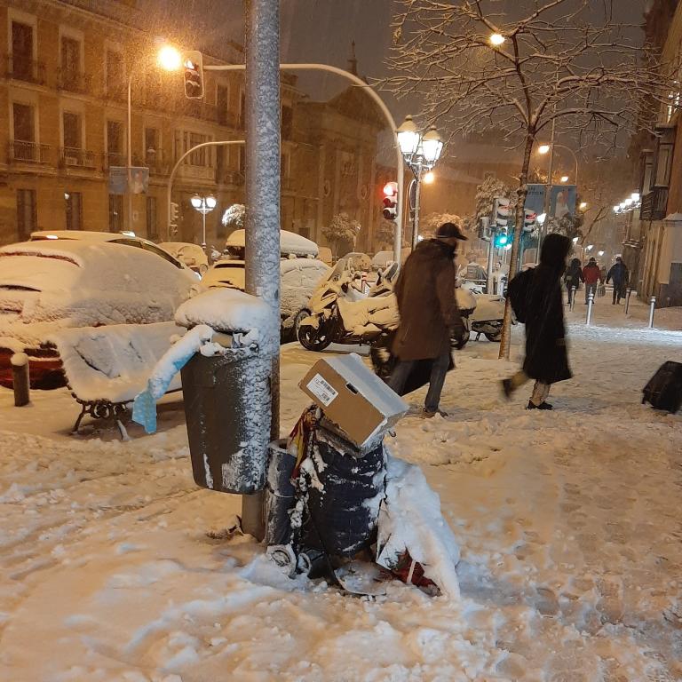 Madrid sotto la neve: Sant'Egidio porta cibo e coperte a chi è senza dimora e chiede di aprire luoghi di accoglienza