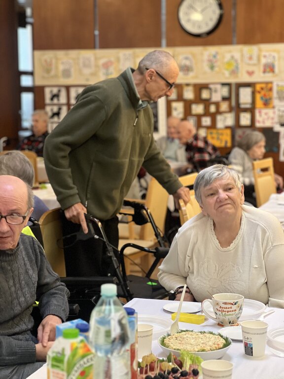 A Poznan, Polònia, música i cuina gourmet per superar la solitud dels ancians de les residències