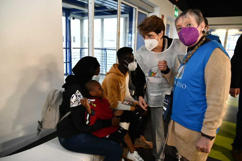 Un nou vol a Itàlia que dona esperança. Arriben amb els corredors humanitaris 93 sol·licitants d'asil procedents de Líbia