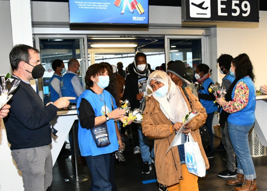 Un nou vol a Itàlia que dona esperança. Arriben amb els corredors humanitaris 93 sol·licitants d'asil procedents de Líbia